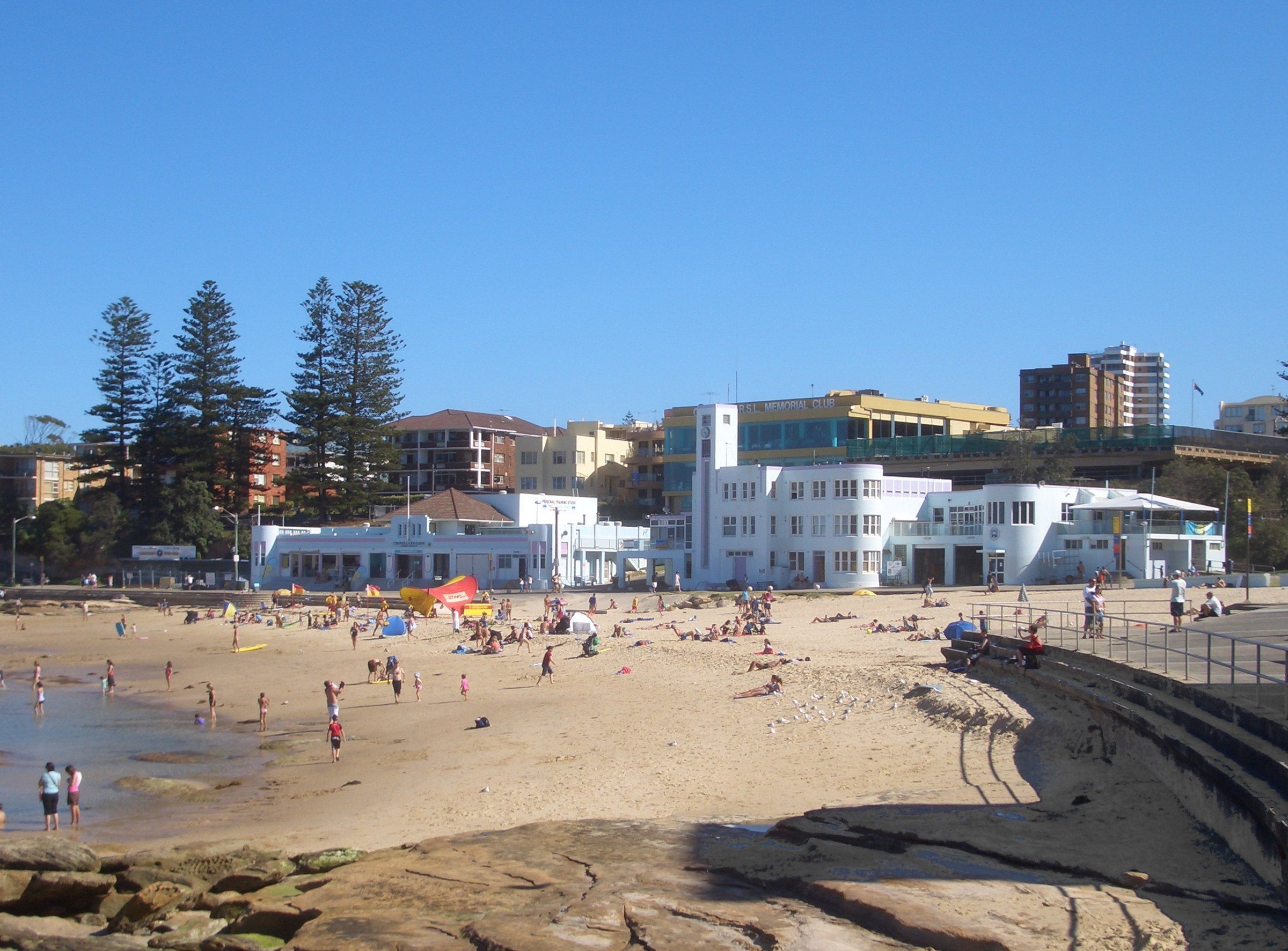 South Cronulla Beach and its surf club on a sunny day