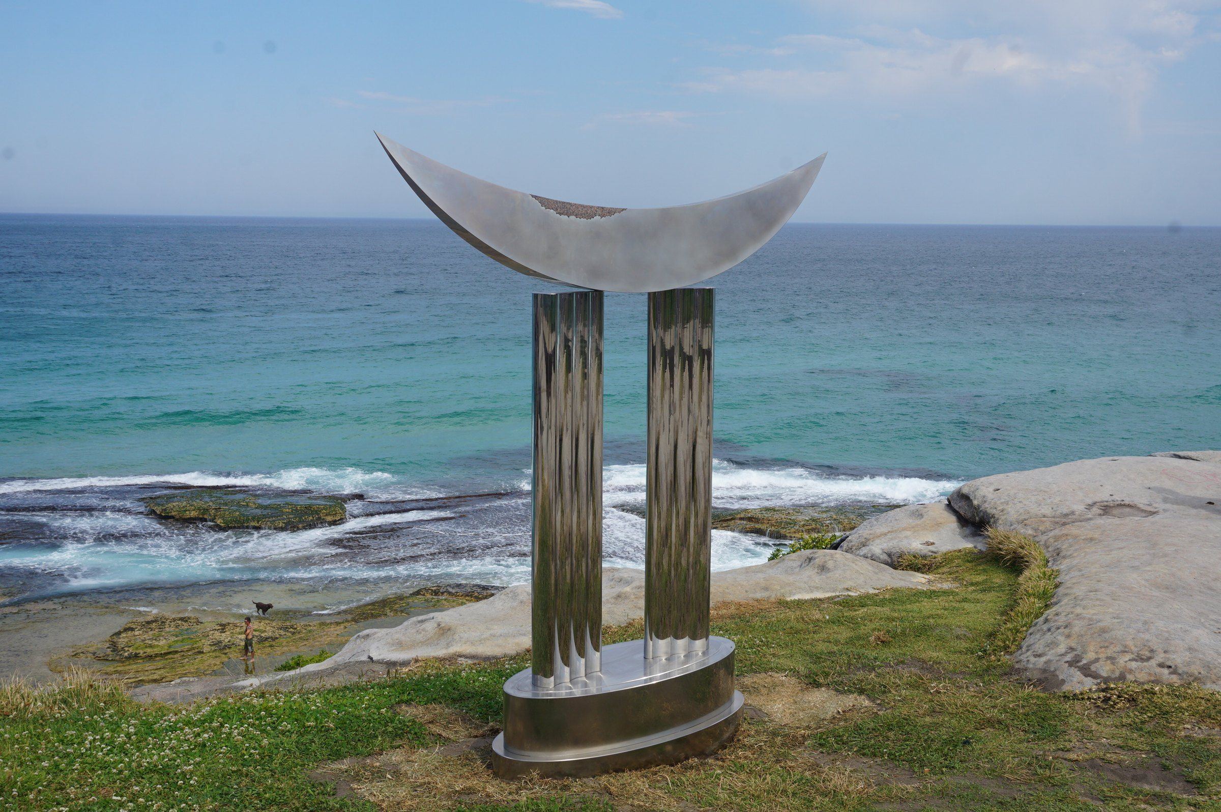 A sculpture on the headland above Tamarama, the sea behind it